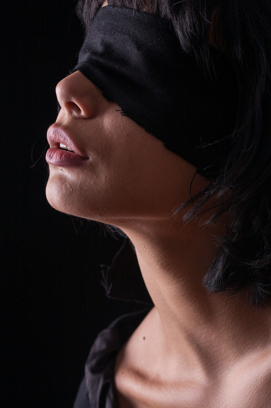 "Cierra los Ojos, Abre los Sentidos🌙 Una Cena a Ciegas para Parejas y Amigos… ¿Te atreves a descubrirla? 🌙